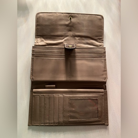 Large wallet- women’s - Picture 6 of 7